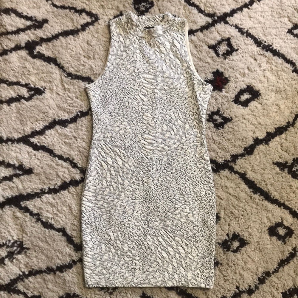 Topshop size 6 sleeveless patterned mini dress